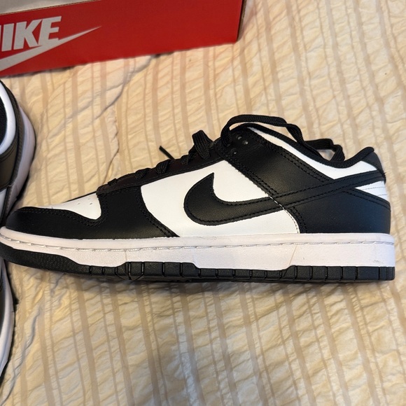 Women’s Nike Dunk Low - Picture 3 of 6